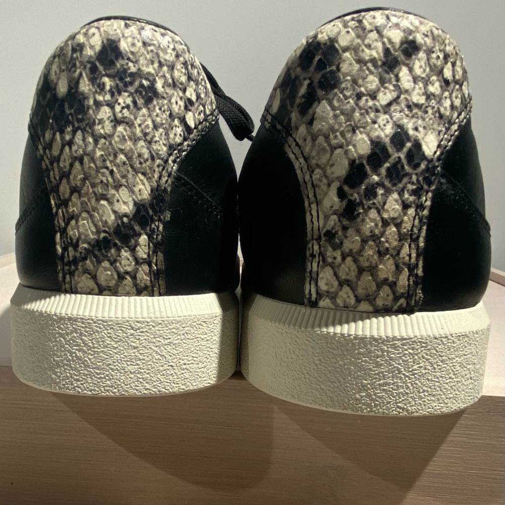 Vince Low Top Leather Lace-Up Sneaker with Snakeskin Accent - Picture 5 of 8
